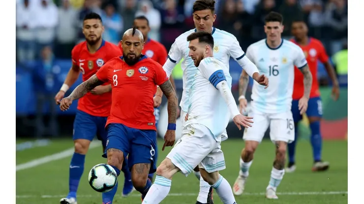 La última vez que Chile enfrentó a Argentina por Copa América fue en Brasil 2019. (Foto: Getty Images)