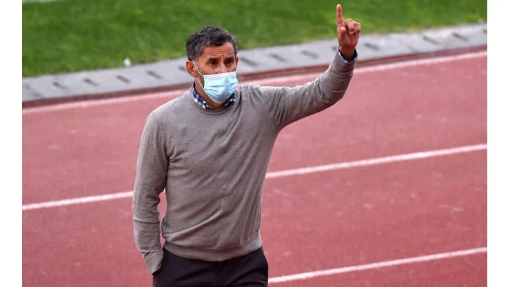 Miguel Ponce tuvo duras palabras para los árbitros en el partido frente a Colo Colo. (Foto Agencia UNO)