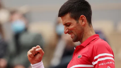 Novak Djokovic avanza a cuarta ronda de Roland Garros 2021