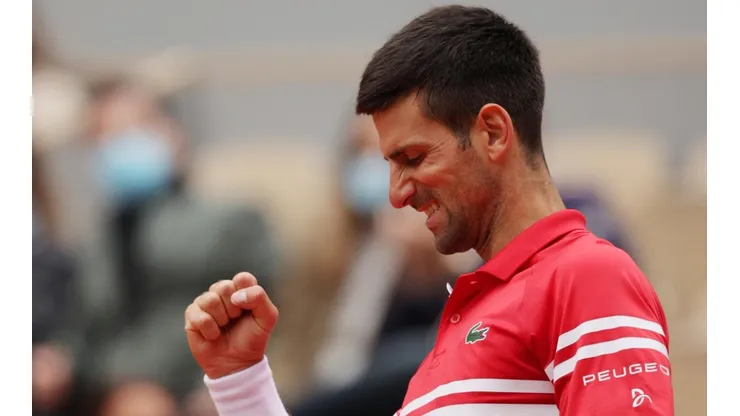 Novak Djokovic avanza a cuarta ronda de Roland Garros 2021