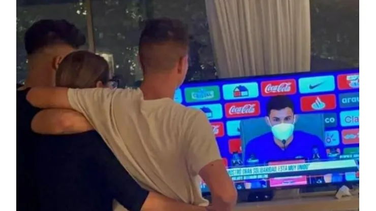 La familia observó muy atento el debut de Pablo Galdames en Clasificatorias