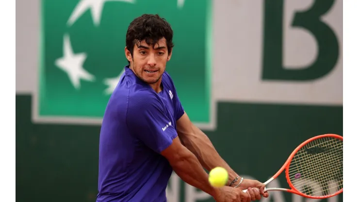 Cristian Garin venció en un partidazo a Manckenzie McDonald en Roland Garros. (Foto: Getty Images)