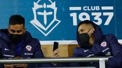 Claudio Bravo y Alexis Sánchez en San Carlos de Apoquindo viendo U. Católica vs Cobresal