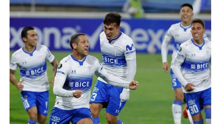 Universidad Católica clasifica a octavos de Copa Libertadores (Agencia Uno)
