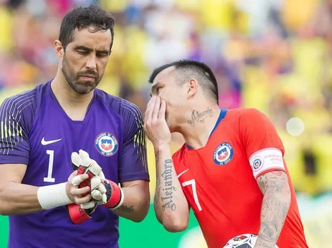 Claudio Bravo y Gary Medel llegaron a Chile para sumarse a La Roja