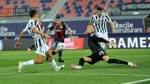 Gary Medel fue titular y capitán en la goleada que sufrió el Bologna. (Foto: Getty)