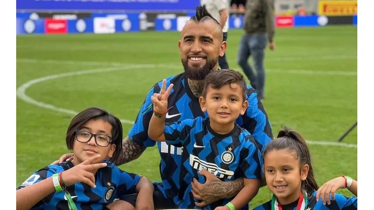 Arturo Vidal celebró el título de Italia con sus hijos y Marite Matus. (Foto: kingarturo23oficial)