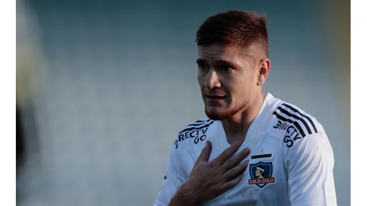 La arenga de Leo Gil que dejó maravillados a los hinchas de Colo Colo. (Foto: Agencia Uno)
