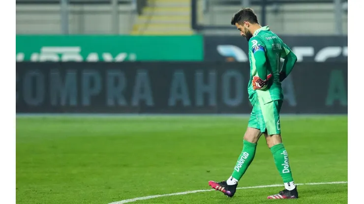 El lamento de Fernando de Paul por la derrota de la U. (Foto: Agencia Uno)