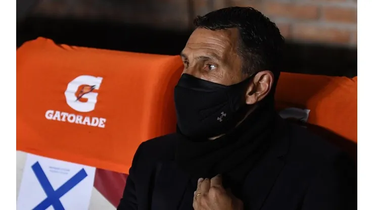 Gustavo Poyet anunció que tomará cartas en el asunto por discriminación. (Foto: Agencia UNO)