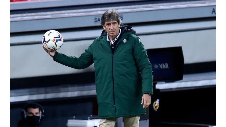 Fanáticos del Betis agradecen a Manuel Pellegrini