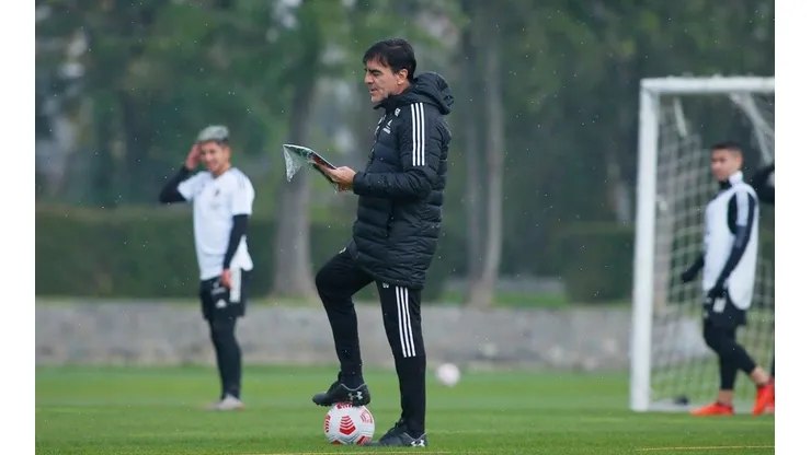 Gustavo Quinteros aún no define el once para enfrentar a Huachipato (Foto: Colo Colo)