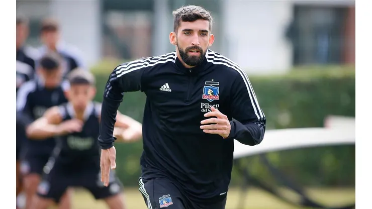 Emiliano Amor recibe elogios de Gustavo Quinteros (Foto: Colo Colo)