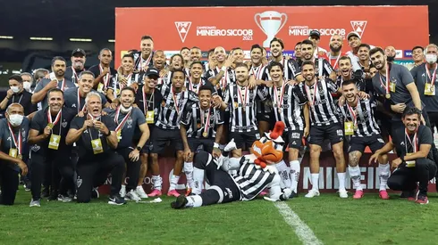 Atlético Mineiro con Eduardo Vargas se coronó campeón del torneo estadual. (Foto: @Atletico)