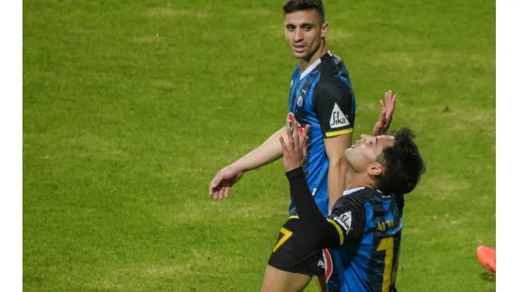 Huachipato visita a Rosario Central con la ilusión de traerse los tres puntos a Chile. (Foto: Agencia UNO)