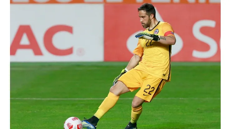 Claudio Bravo se refiere a su capitanía en la Selección Chilena