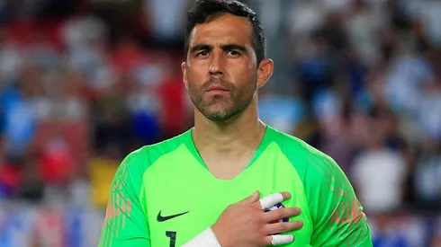 Claudio Bravo habló sobre una posible vuelta al fútbol chileno y afirmó que Colo Colo sería su primera opción. (Foto: Agencia UNO)