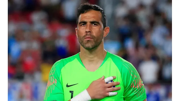 Claudio Bravo habló sobre una posible vuelta al fútbol chileno y afirmó que Colo Colo sería su primera opción. (Foto: Agencia UNO)