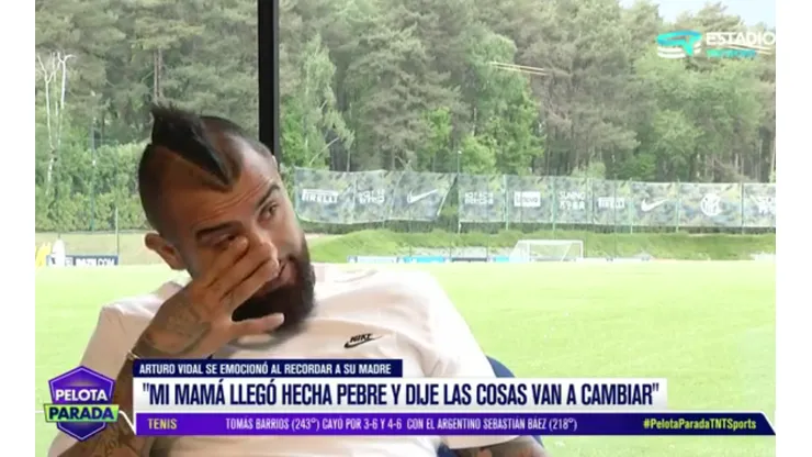 Arturo Vidal se emociona al hablar de su guerrera madre Jacqueline. (Foto: Captura)