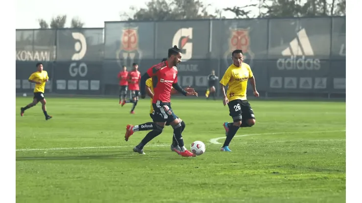 La ‘U’ no descansa y goleó a Recoleta en partido amistoso. (Foto: Captura)