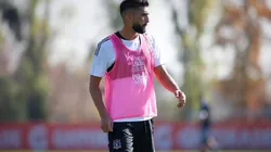 ¿Cómo se vería con la camiseta de Colo Colo? Amor tira palito a jugador de Vélez. (Foto: Colo Colo)