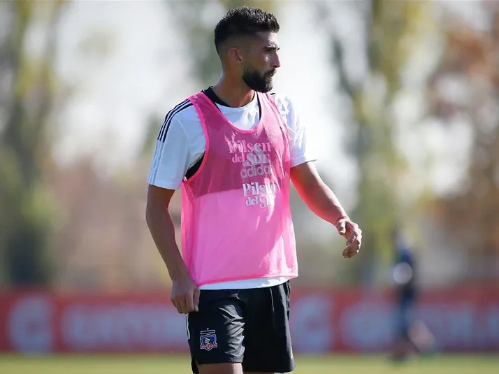 ¿Cómo se vería con la camiseta de Colo Colo? Amor tira palito a jugador de Vélez