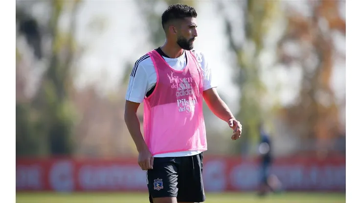 ¿Cómo se vería con la camiseta de Colo Colo? Amor tira palito a jugador de Vélez. (Foto: Colo Colo)
