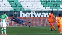 Betis de Bravo iguala con Eibar y preocupa su clasificación a Europa League.