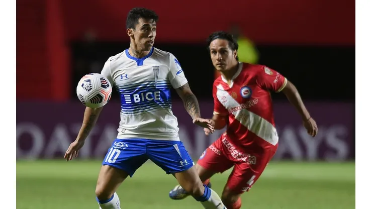 La molestia de Edson Puch con el árbitro por su expulsión en Libertadores.