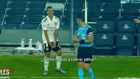 Gabriel Costa recriminó al árbitro Fernando Véjar. Foto: TNT Sports