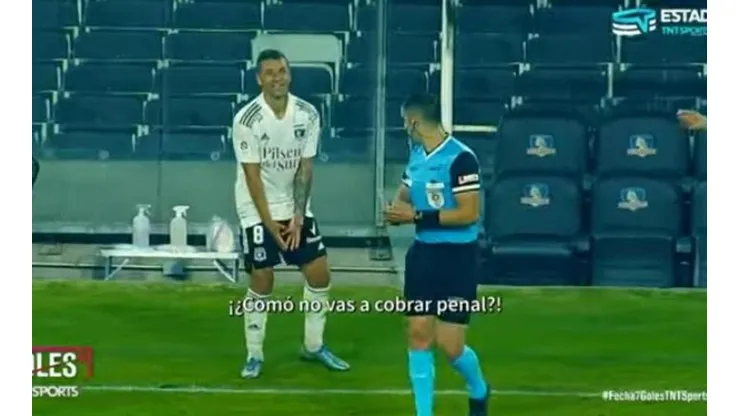 Gabriel Costa recriminó al árbitro Fernando Véjar. Foto: TNT Sports
