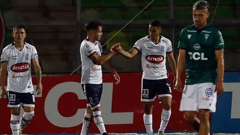 Melipilla sigue en alcanza y hunde aún más a Wanderers.