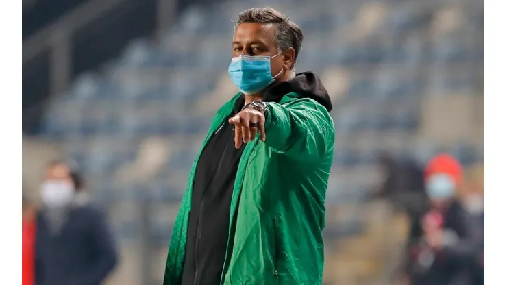 Ronald Fuentes no va más como entrenador de Santiago Wanderers