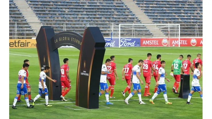 La formación de la Universidad Católica para enfrentar a Nacional.