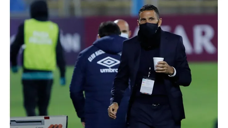 Gustavo Poyet pide disfrutar el mejor partido del año de Universidad Católica.