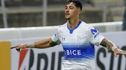 Fernando Zampedri adelanta a la Católica en el marcador.