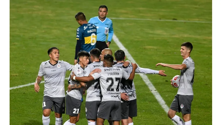 La Serena aprovecha los hombres de más en cancha para vencer a Everton.