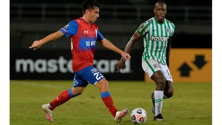 Universidad Católica enfrenta a Argentinos Juniors por la segunda fecha del grupo F