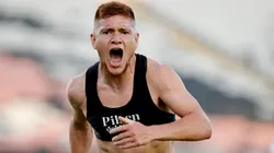 Leonardo Gil mira vídeo de Diego Maradona en la previa a cada partido