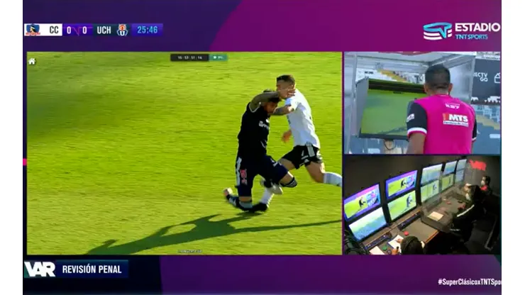 Julio Bascuñán enfrenta su primera jugada difícil en el Superclásico