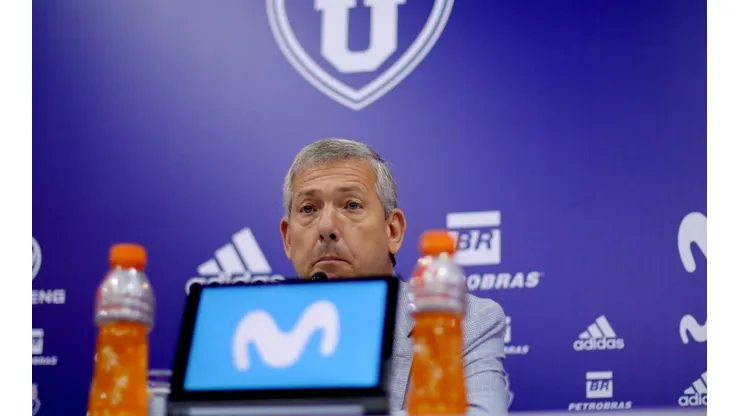 Carlos Heller está cada vez más cerca de dejar Azul Azul