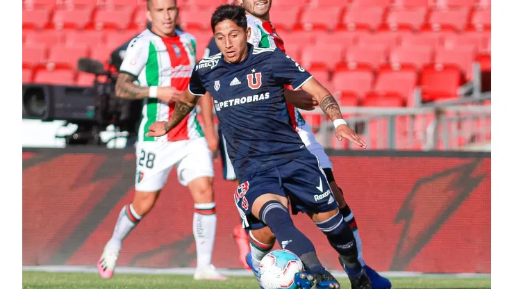 Camilo Moya asoma como titular en la Universidad de Chile