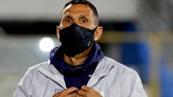 Hinchas de Universidad Católica piden la salida de Gustavo Poyet.