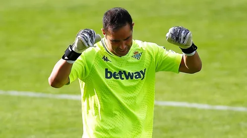 Claudio Bravo elegido figura en el Betis frente al Athletic de Bilbao