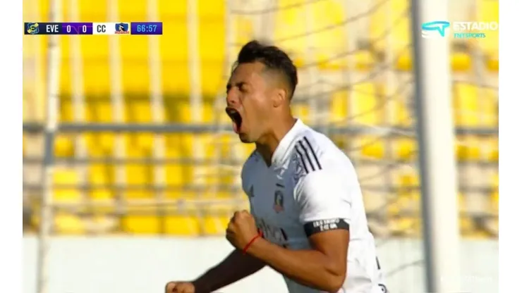 Iván Morales convierte el 1-0 sobre Everton