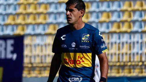 El Colegio de Técnicos se opone a la designación de Julio Barroso como DT de Everton.