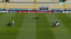 El minuto de silencio en el partido entre Colo Colo y Everton