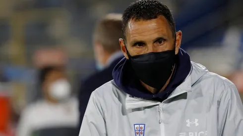 Gustavo Poyet continúa con su adaptación en Universidad Católica.