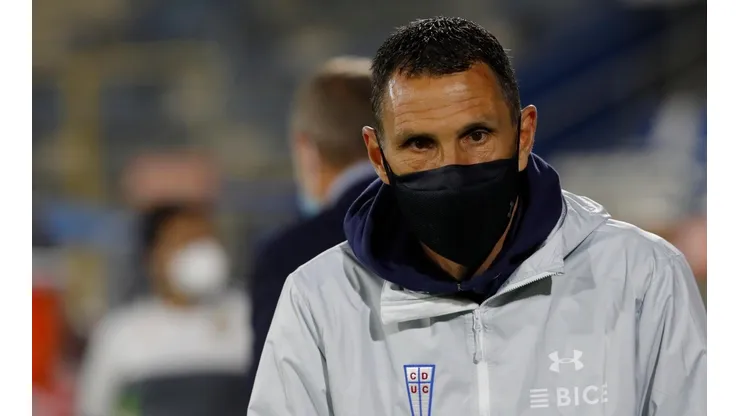 Gustavo Poyet continúa con su adaptación en Universidad Católica.