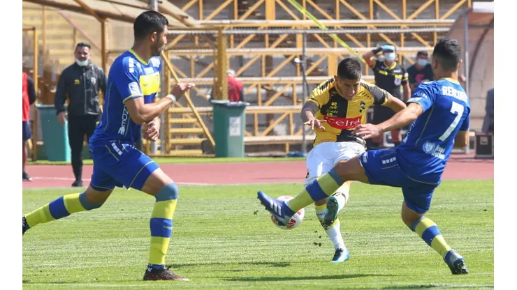 Coquimbo Unido llega al liderato de la Primera B
